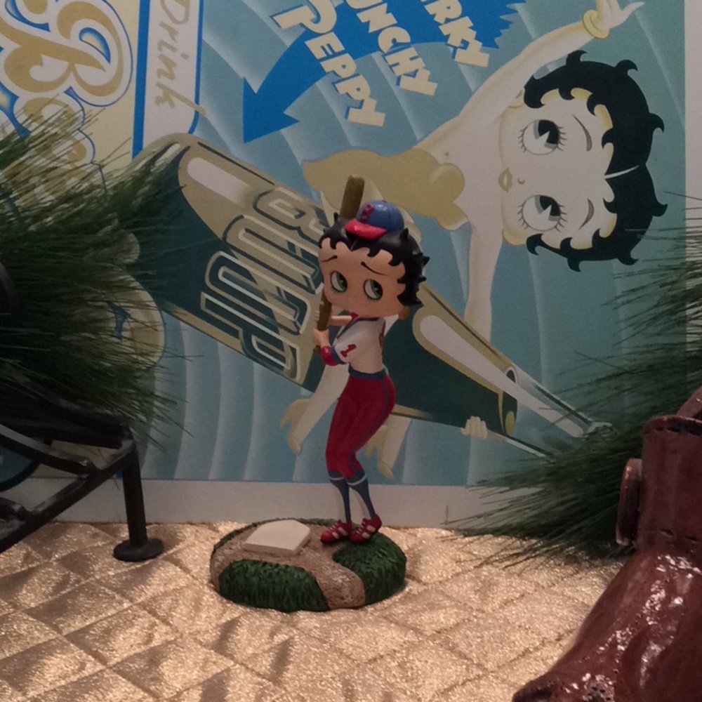 Betty Boop Baseball Figurine “Batter Up”